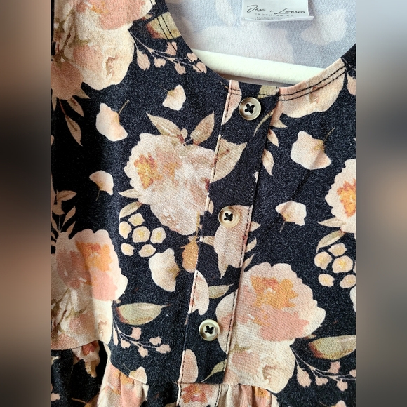 Jax+Lennon top 🖤🩷 - Picture 2 of 5